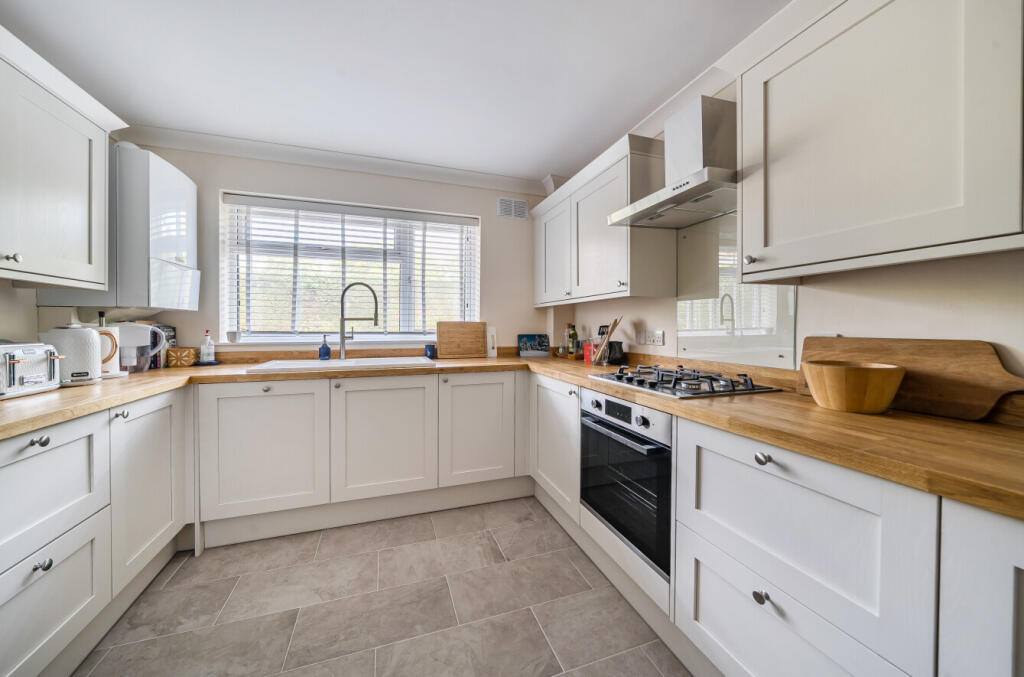 2-bed flat on Hambleton, Burfield Road, Old Windsor, £400,000