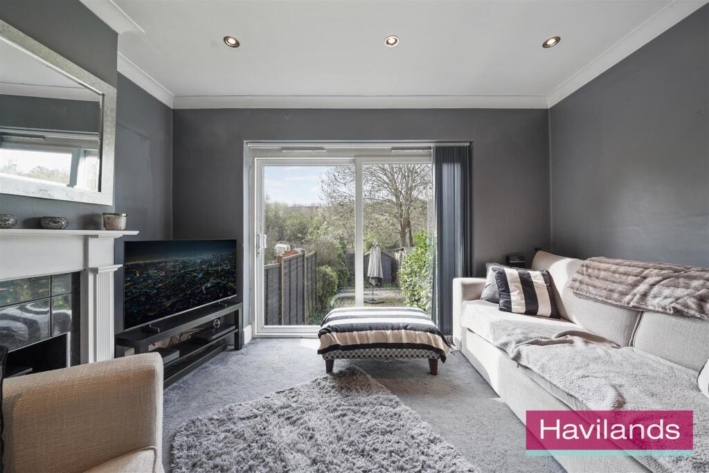 Apartment in London, Winchmore Hill, Edmonton - View 3