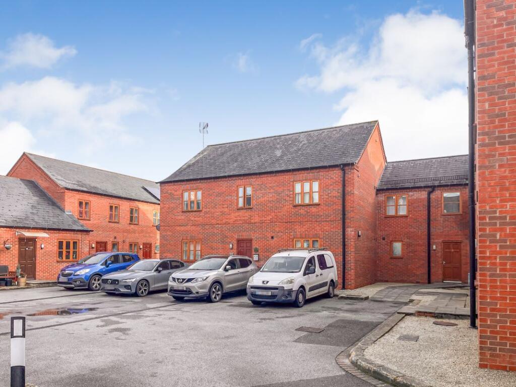 Main image of property: 13, 14, 15 & 16 Carlisle Mews, Gainsborough, Lincolnshire, DN21 2HW