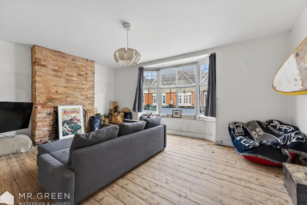 Main image of property: Southbourne Grove, Southbourne, BH6