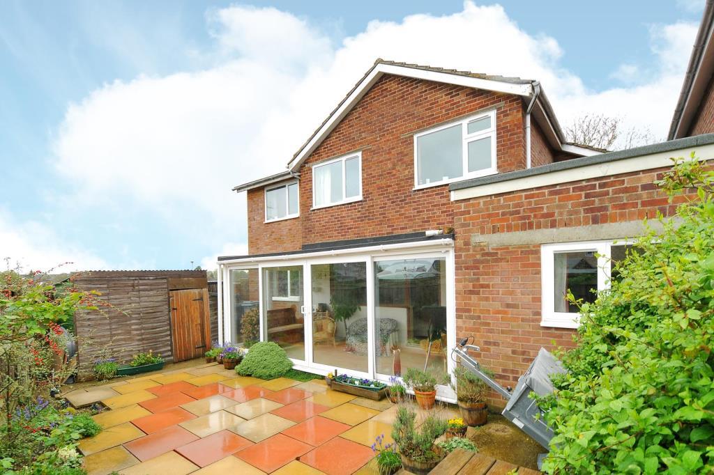 Main image of property: Farmers Close, Witney, OX28