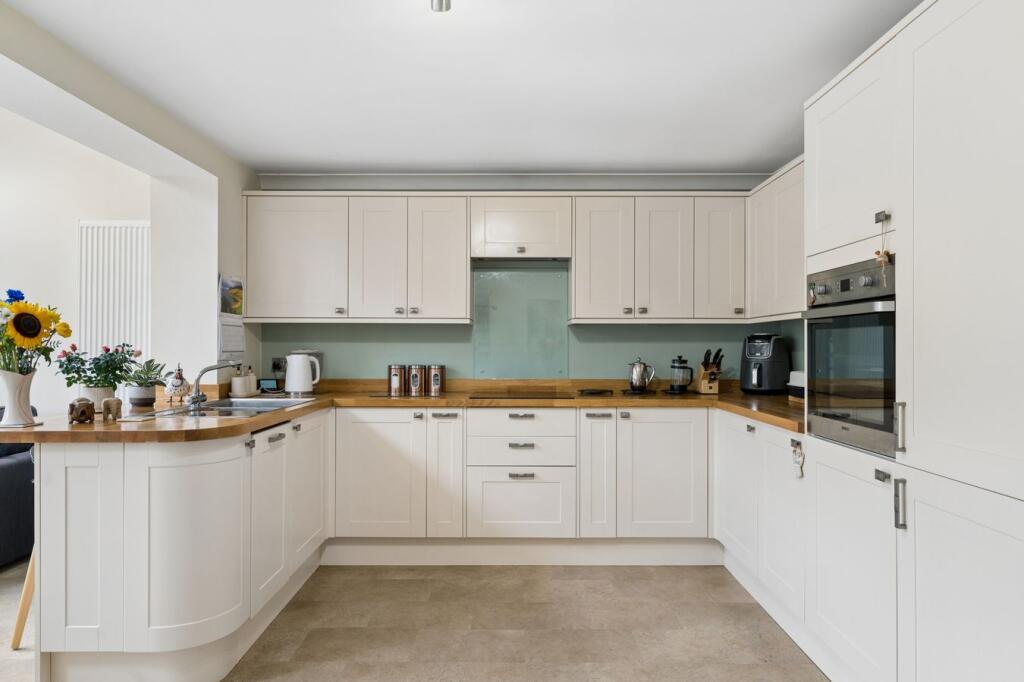 House in Hitchin, Hill View - View 3