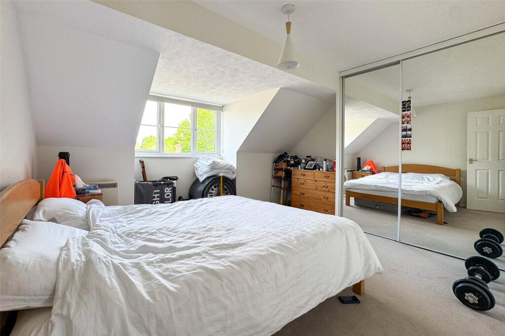 Derwent Close, Little Chalfont, Buckinghamshire, HP7 - View 5