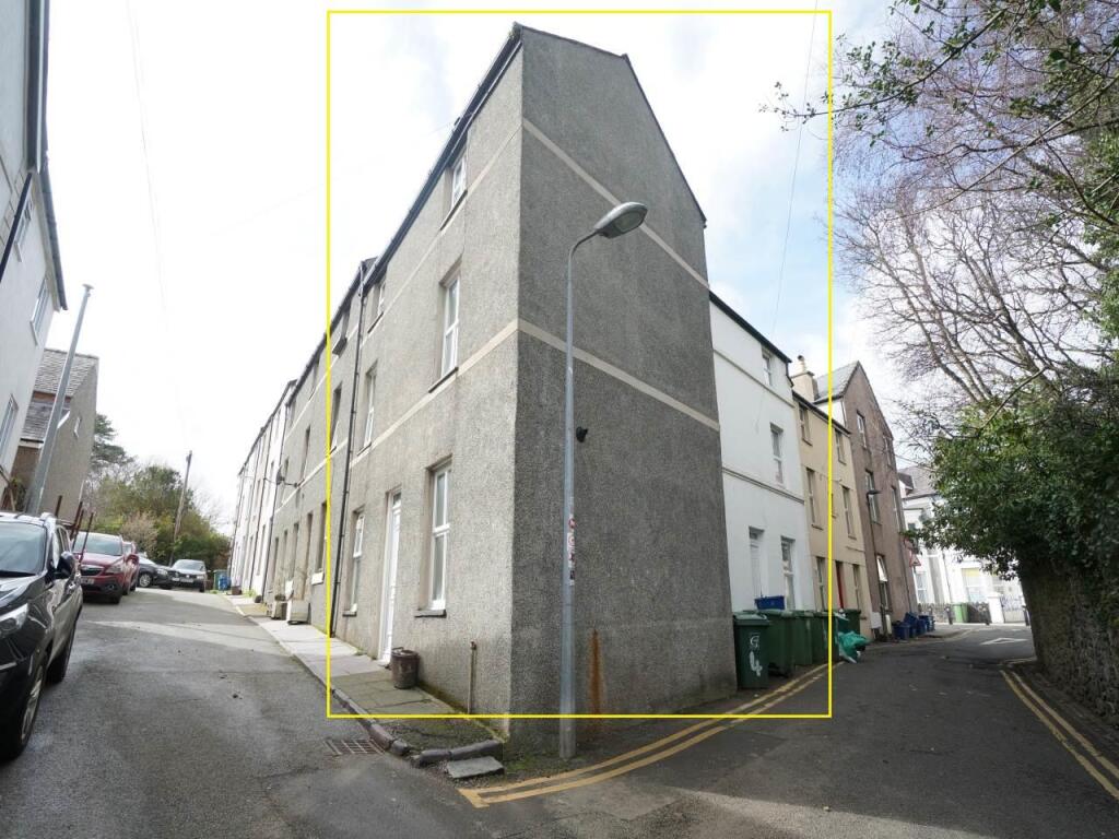 9 Bedroom House in LL57 2AE