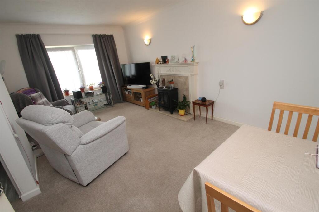 Apartment in Maidstone, Kent - View 5