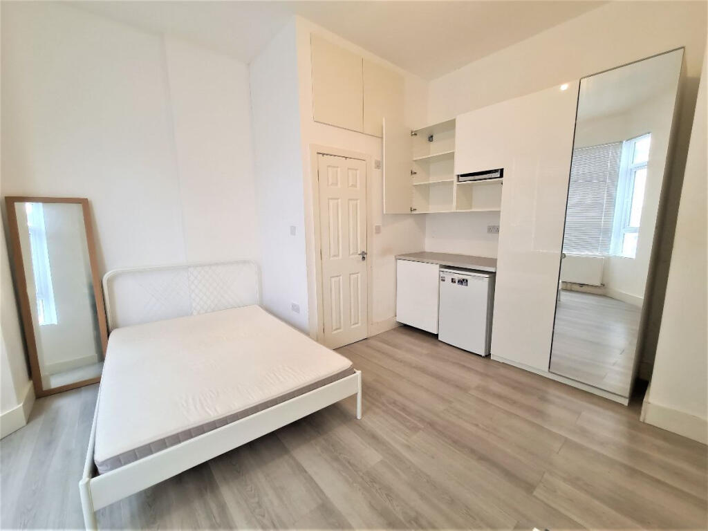 Studio flat for rent