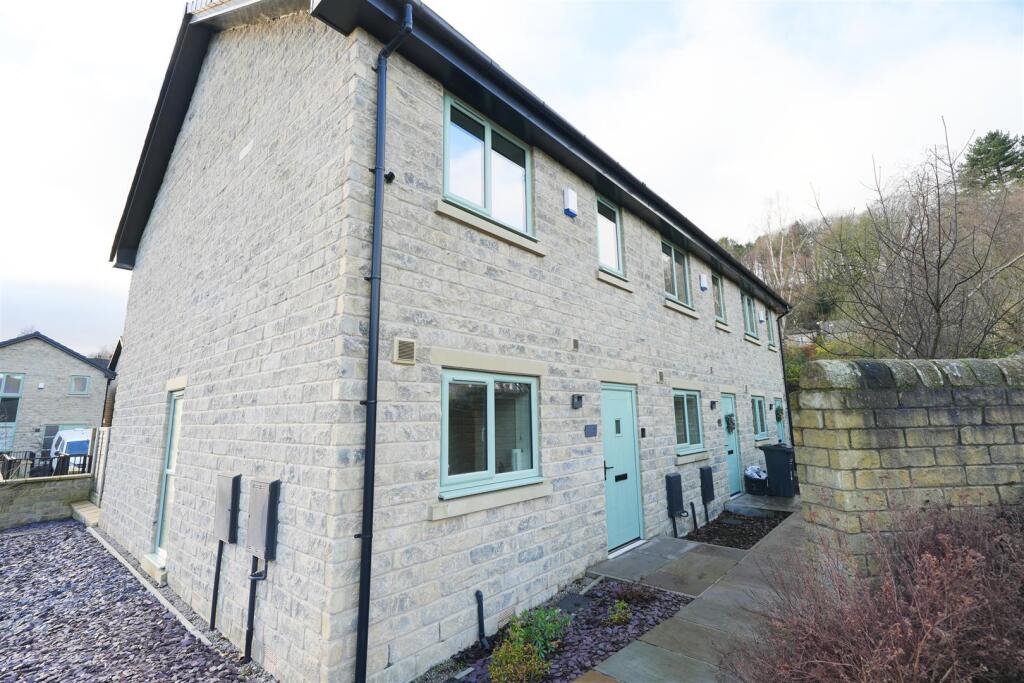 3-bed terraced on Cotton Tops Drive, RIpponden, £220,000