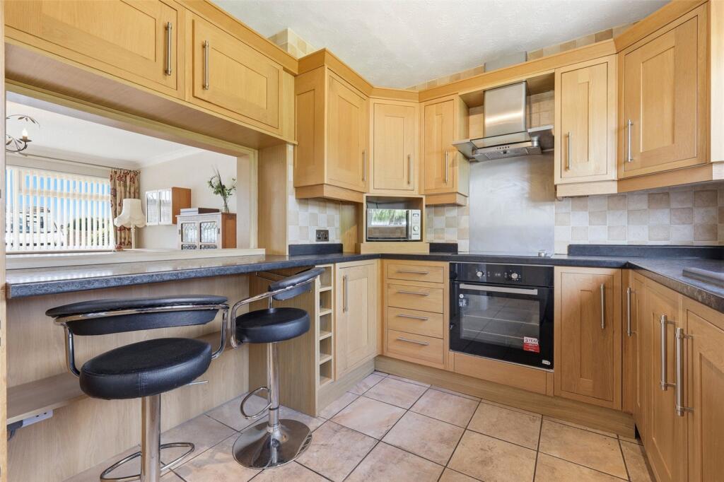 Apartment in Southend-on-Sea - View 3