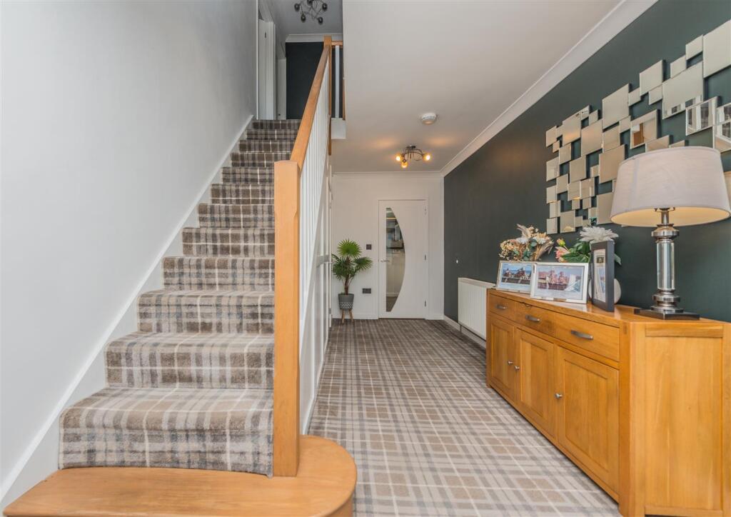 House in Leeds, New Farnley - View 5