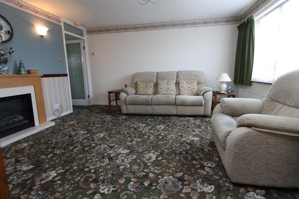 Tennyson Way, Kidderminster photo 3