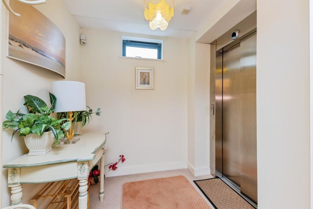 Apartment in Torquay - View 5