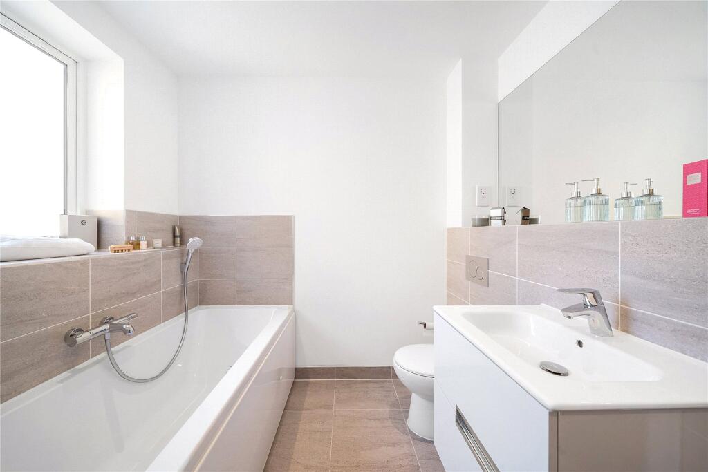 Apartment in London - View 5