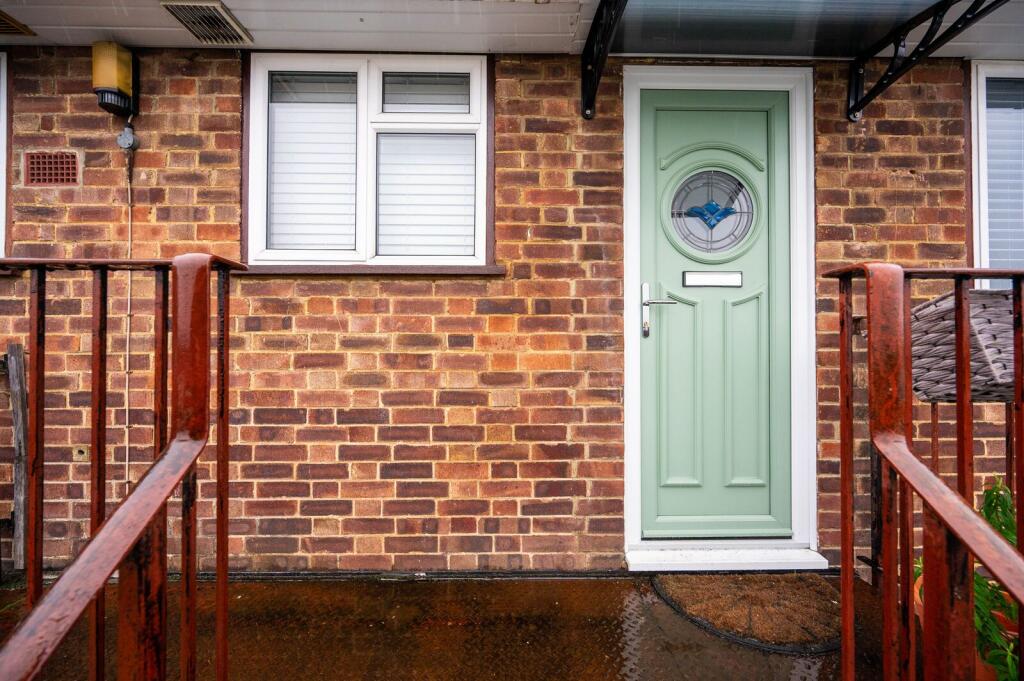 Main image of property: The Broadway, New Haw, Addlestone, KT15