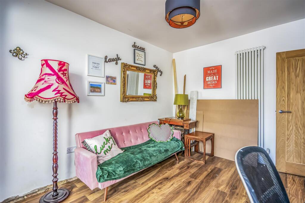 House in Portsmouth, Baffins - More