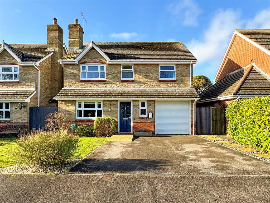 4-bed detached on May Close, Climping, Littlehampton, £495,000