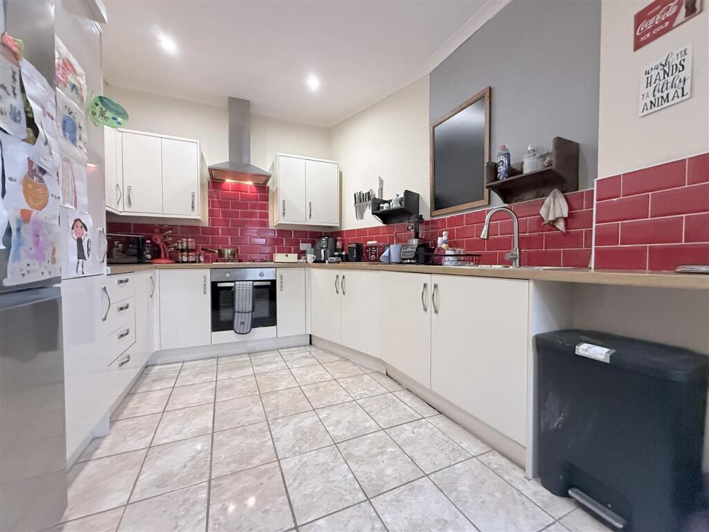 House in Aberdare, Hirwaun - View 2