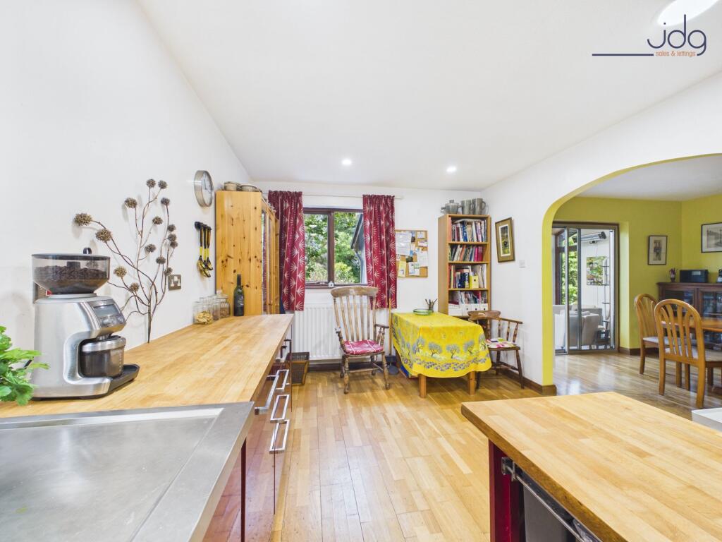 House in Lancaster, Hala - More