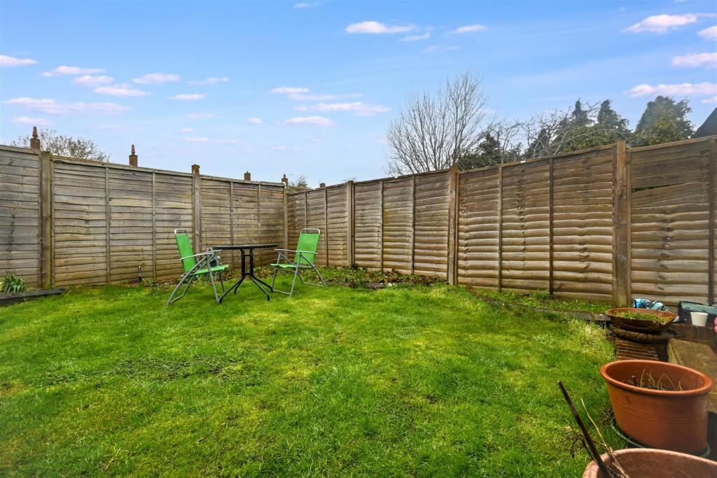 Etchingham Road, Eastbourne photo 4