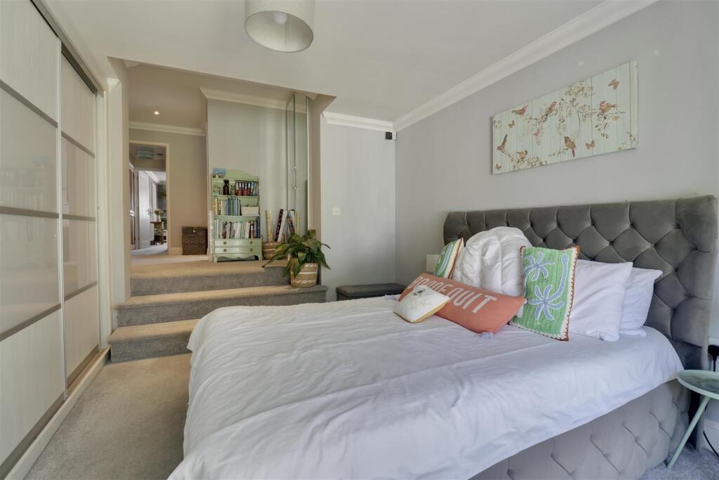 House in East Hampshire, Horndean - More