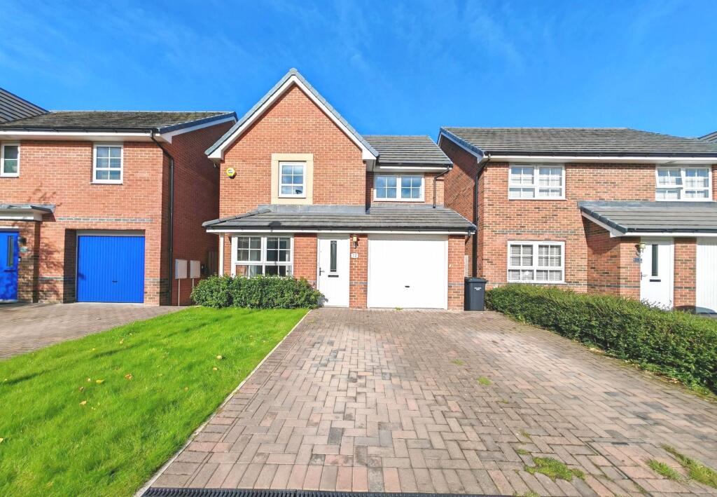 3-bed detached on 12, Wollaston Way, £280,000