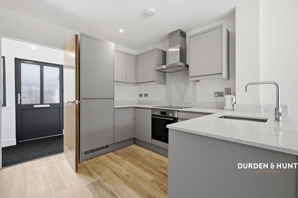 4 bedroom end of terrace house for rent