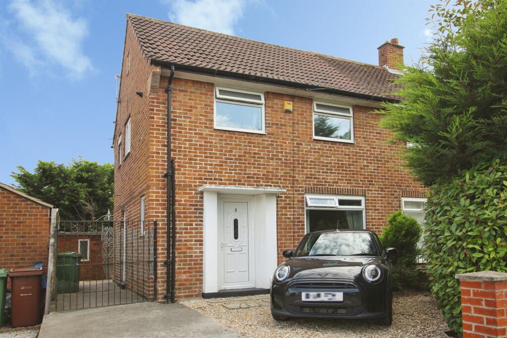 Main image of property: Swarcliffe Green, LEEDS