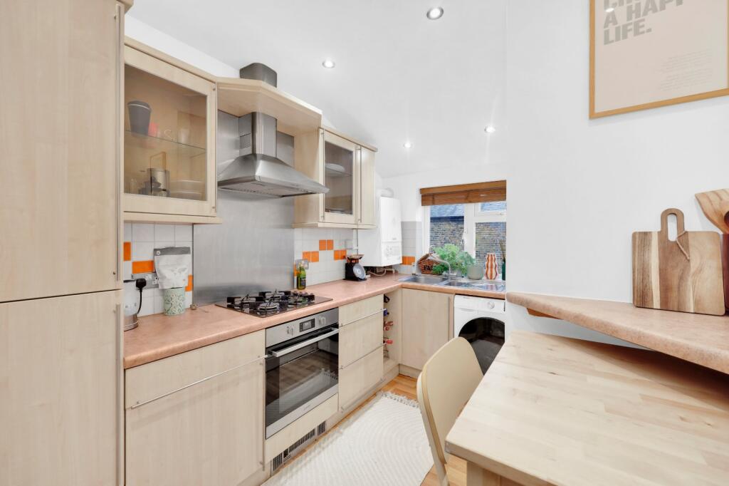 Apartment in London, Brondesbury Park, Brondesbury - View 3