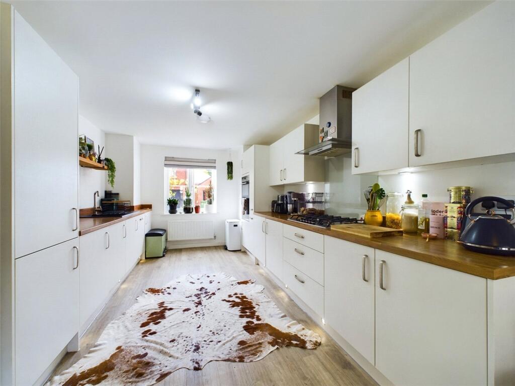House in Gloucester - View 2