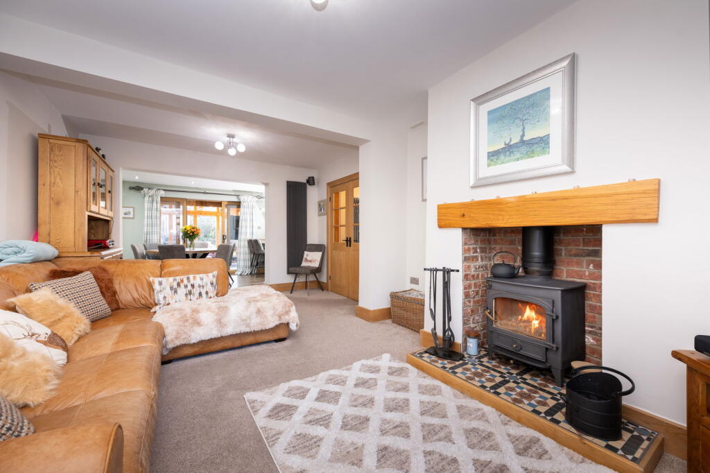 Aberford Road, Stanley, Wakefield, WF3 4NF photo 3
