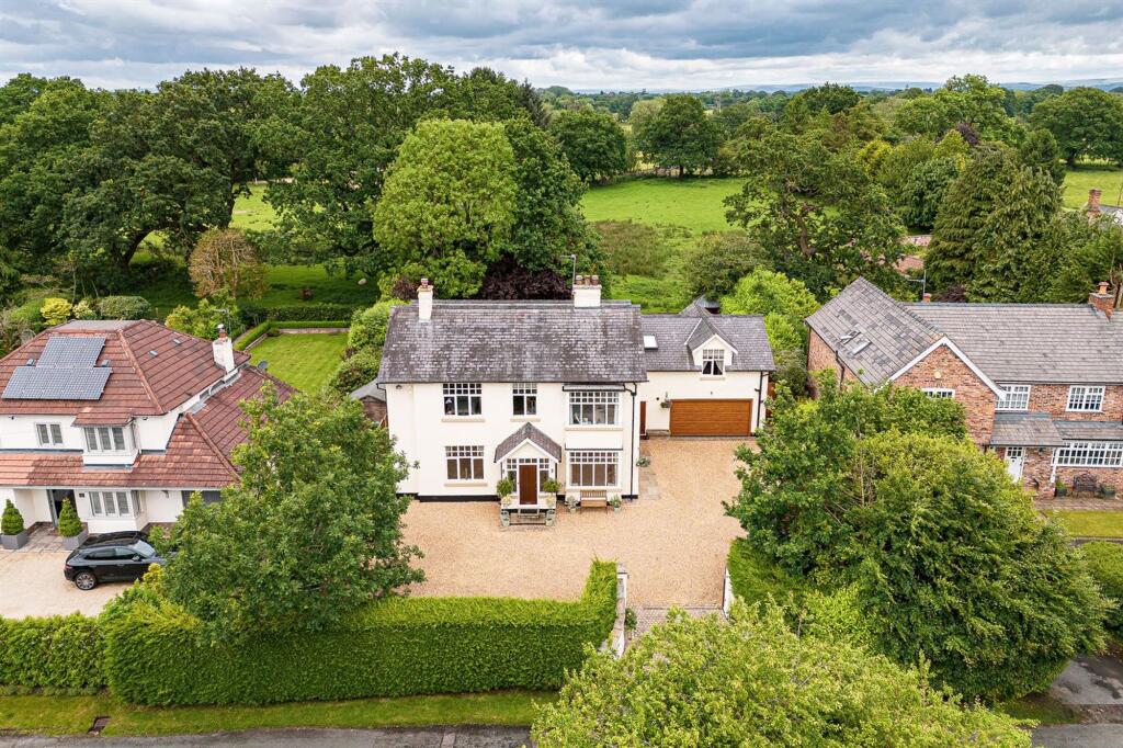 5-bed house on 35 Moss Road, Alderley Edge, SK9, £1,595,000