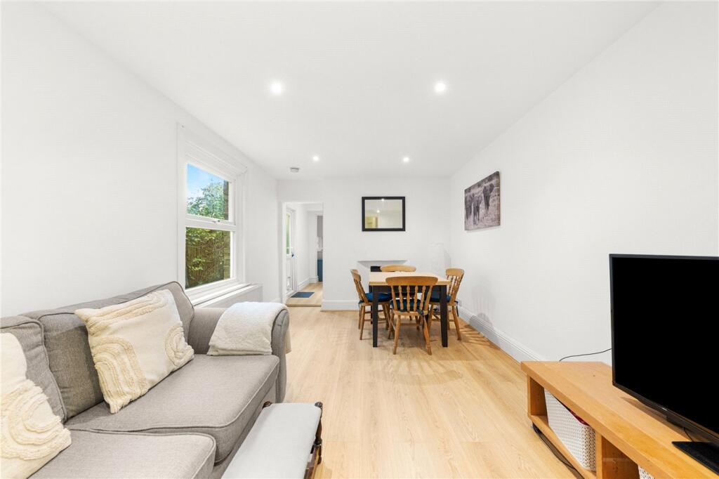 Lydon Road, Lambeth, London, UK, SW4 photo 4