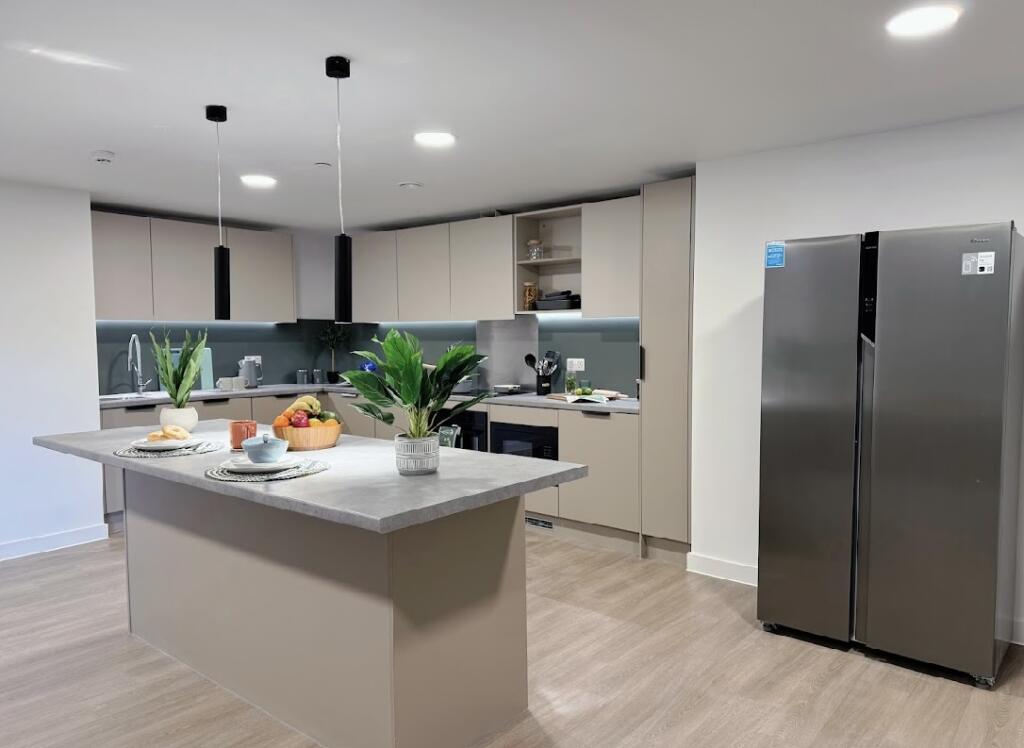 Superior Apartment, City Centre, NG1 - View 4