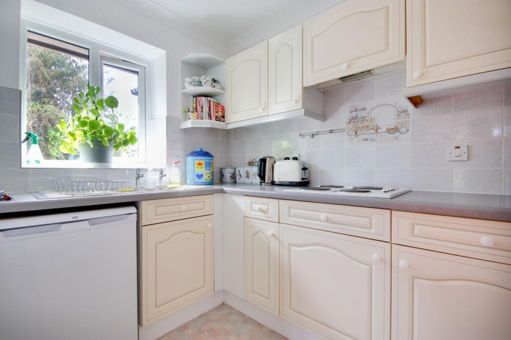 Apartment in Lymington - View 4