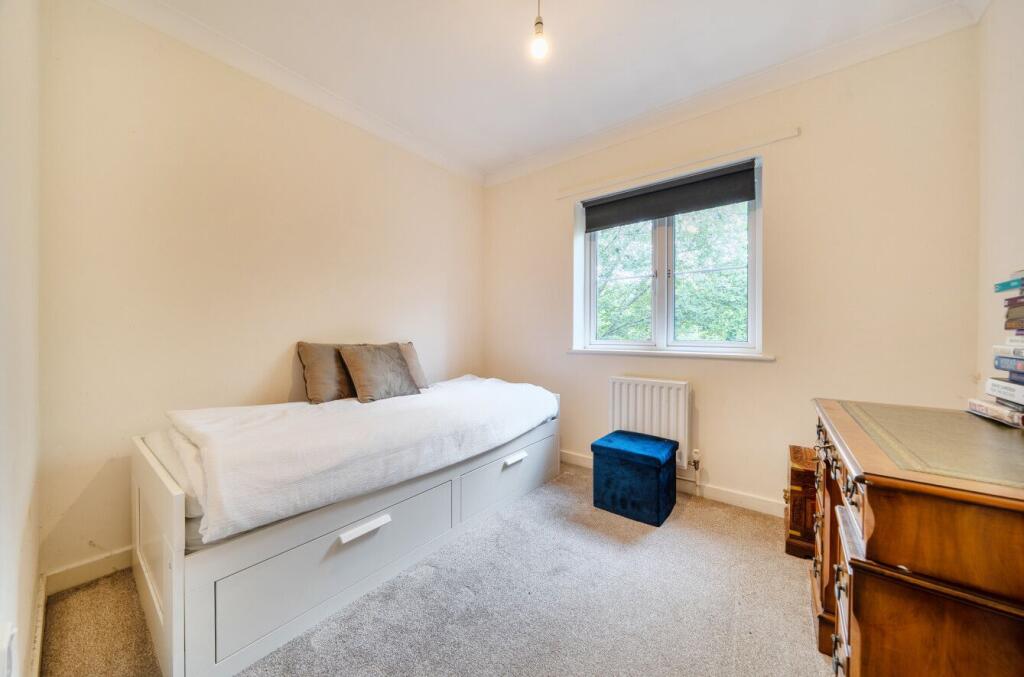 Apartment in Waverley, Cranleigh - More