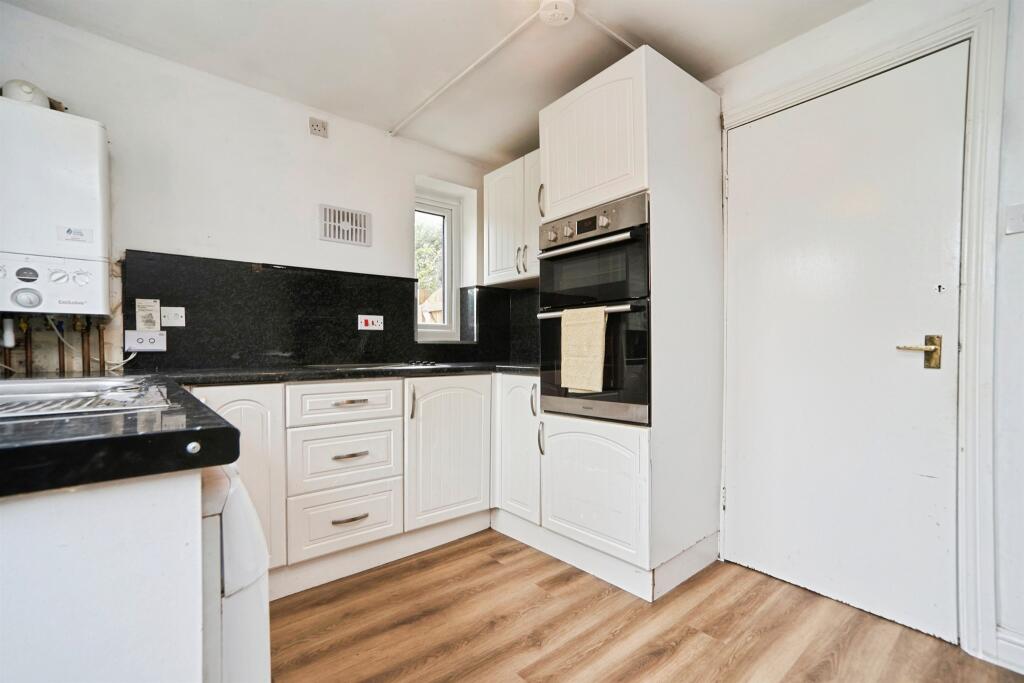 House in Leeds, West Yorkshire - View 2