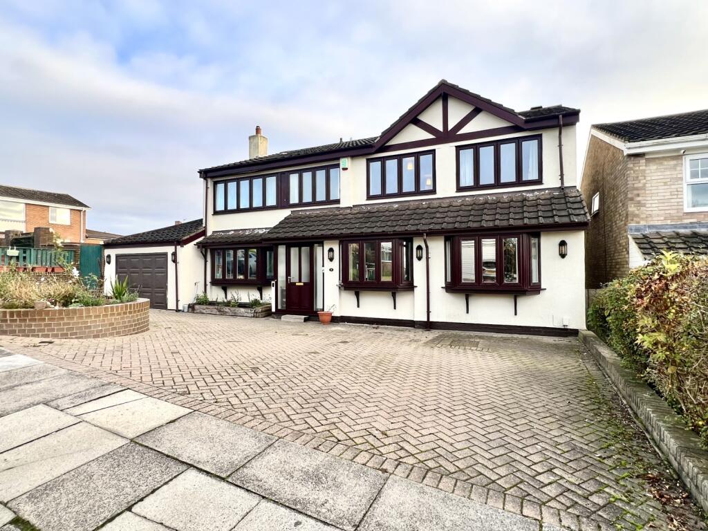5-bed detached on Auckland Way, West Park, £375,000