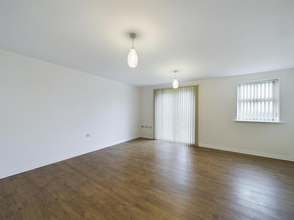 Apartment in Solihull, West Midlands - More