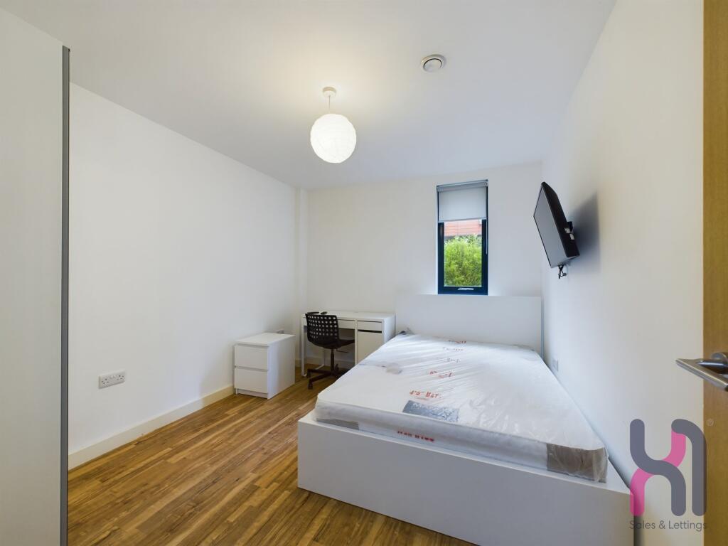 Apartment in Liverpool - More
