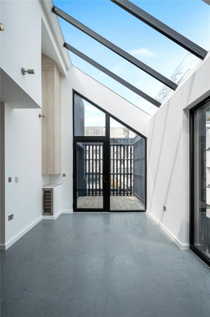 Apartment in London - View 5