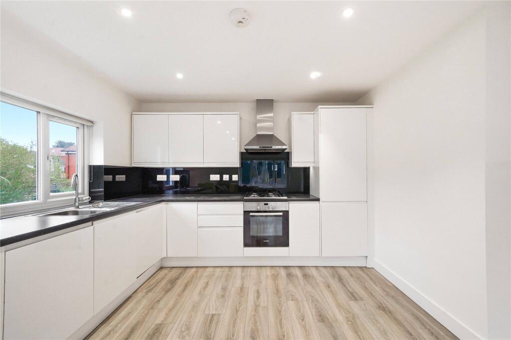 Apartment in Southall - View 5