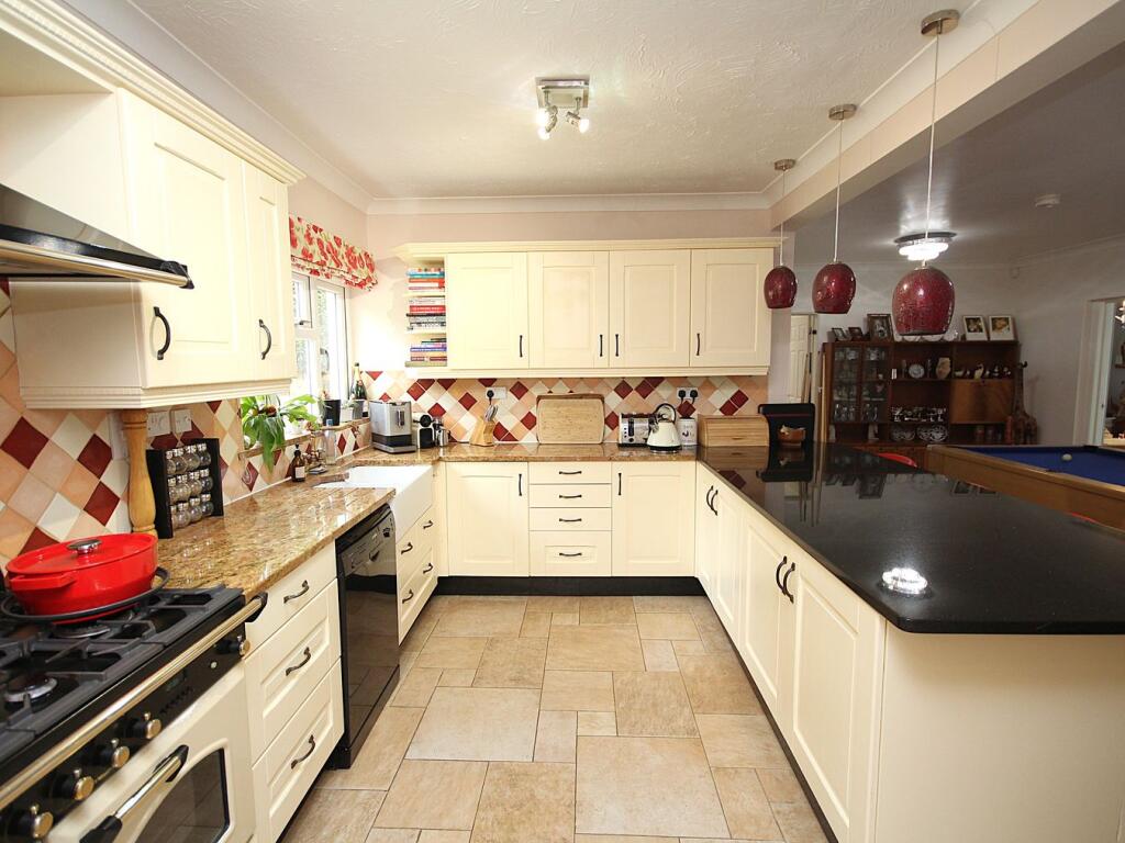 Cotton Close, Broadstone, BH18 photo 5