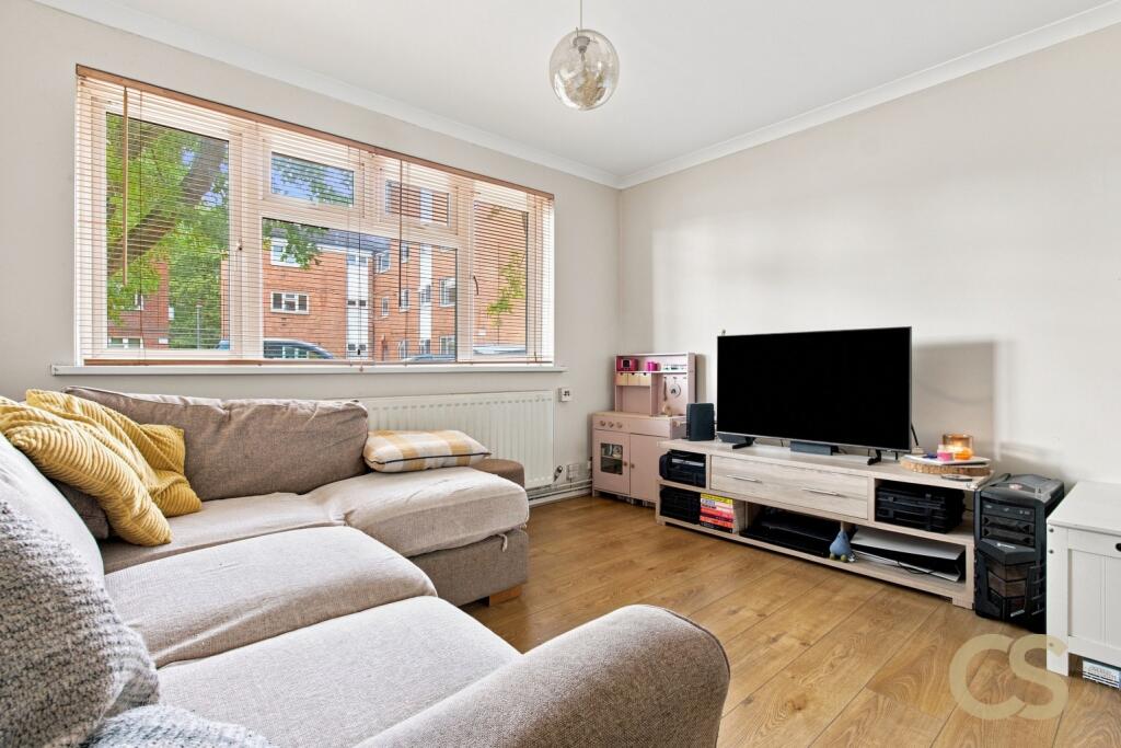 Apartment in Broxbourne, Hertfordshire - View 5