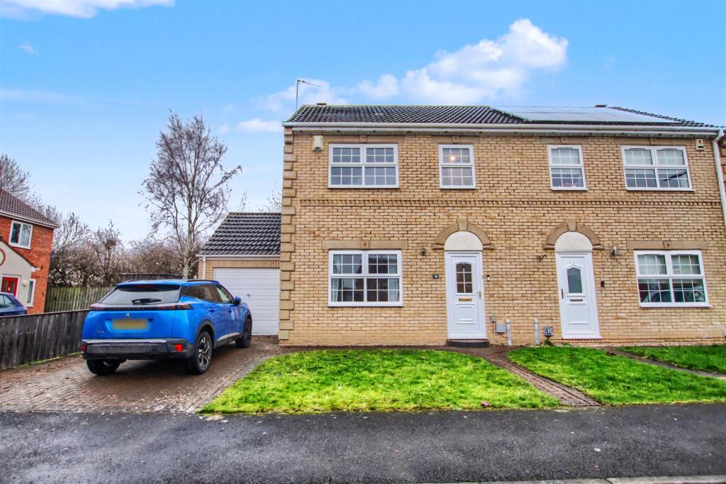 3-bed semi-detached on Rochester Court, Ingleby Barwick, £185,000