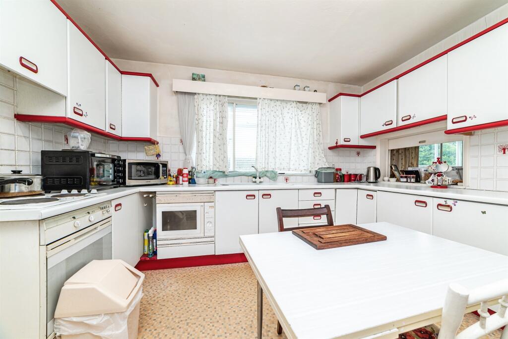 Sanctuary, Monk Sherborne, Tadley photo 4