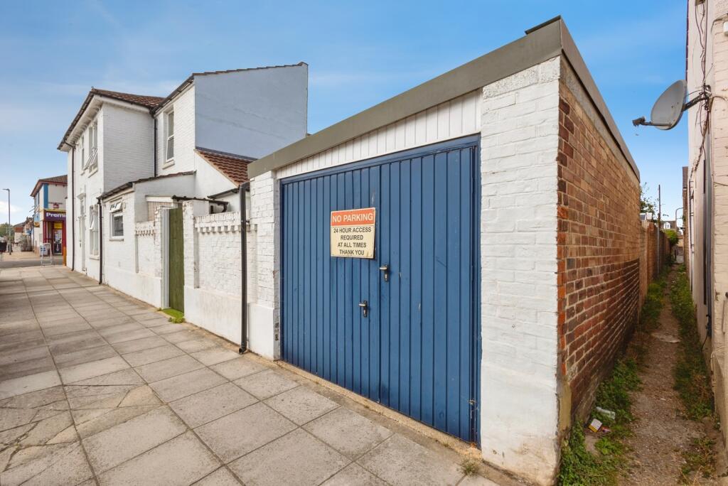 House in Portsmouth - View 4