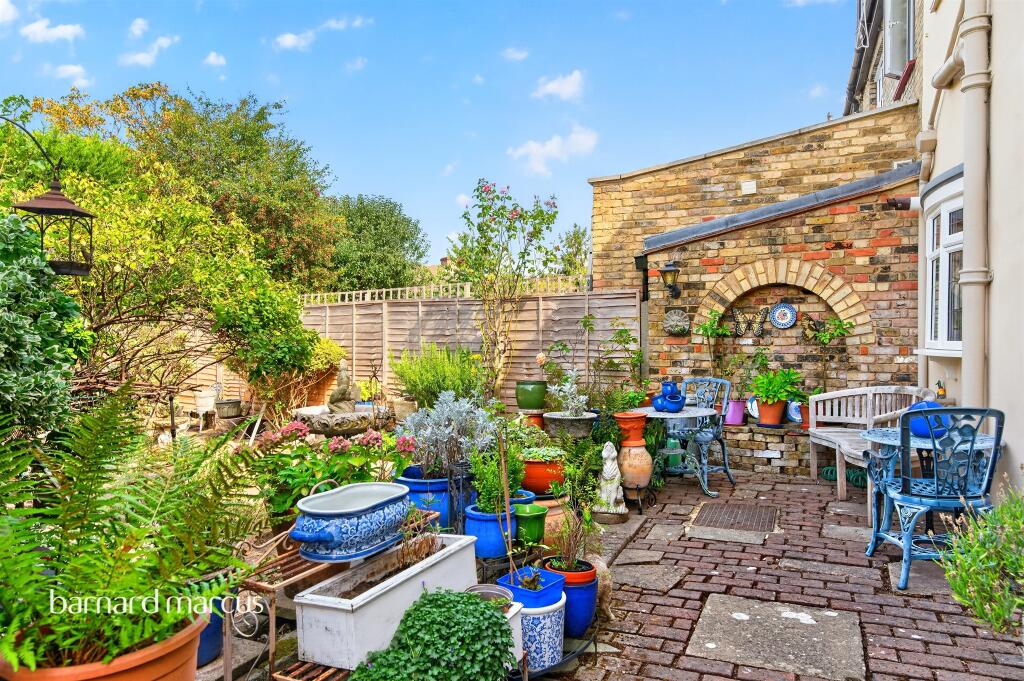 House in London - View 3