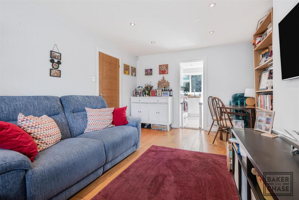 Apartment in Enfield - View 4