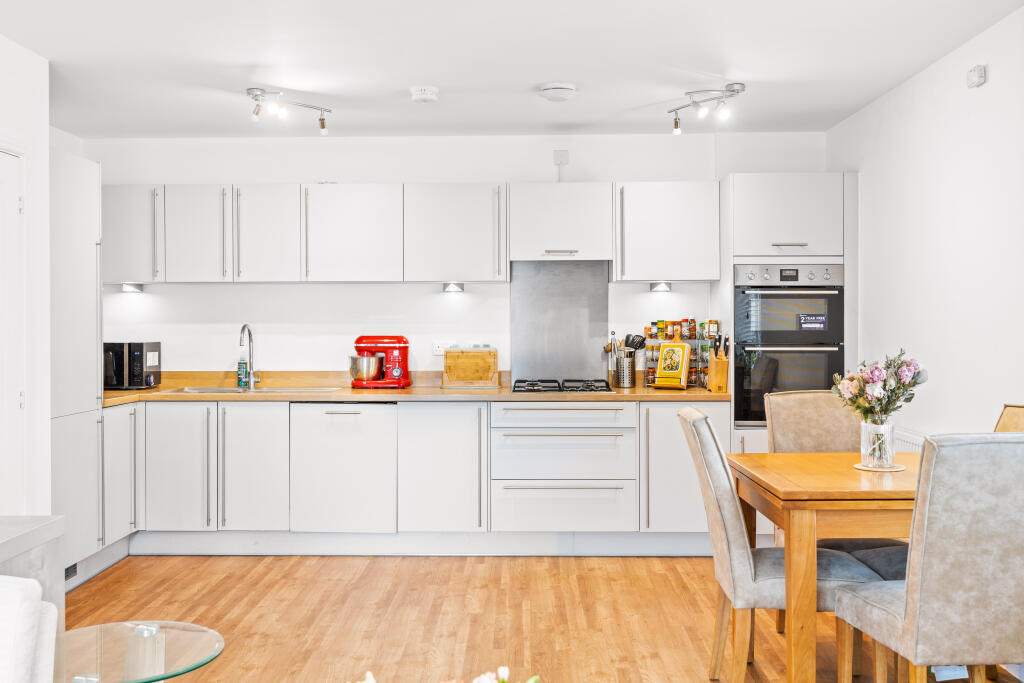 Apartment in Redhill - View 3
