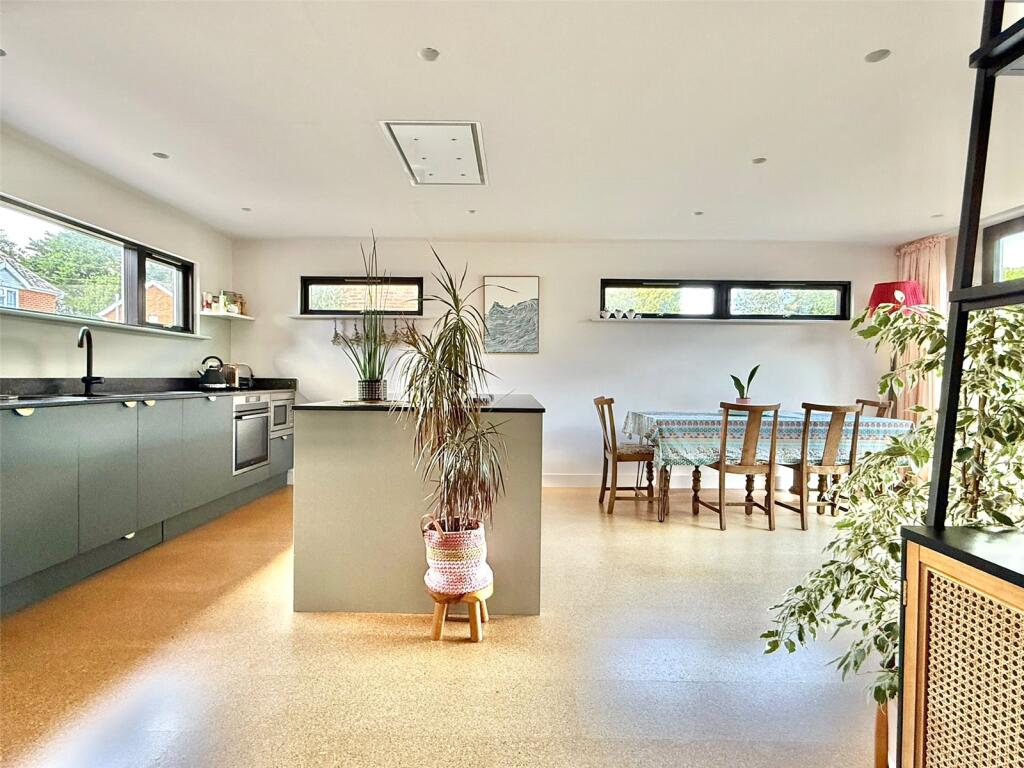 House in Milford on Sea, Lymore, Milford-on-Sea - More