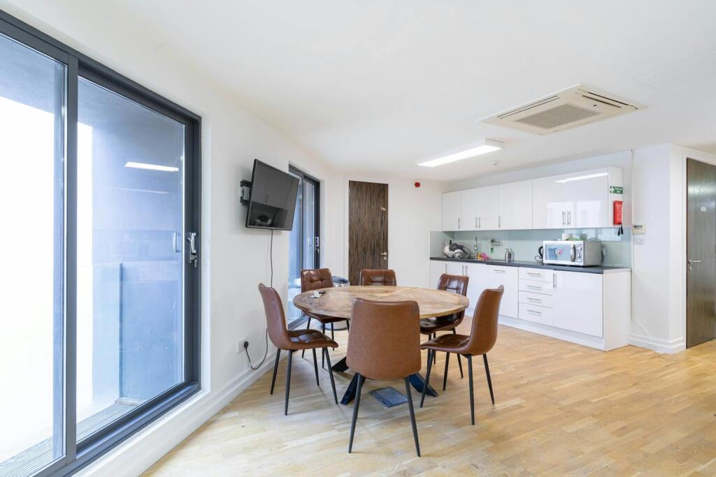 86-90-Paul-Street-Third-Floor-EC2A-Shoreditch-Office-To-Let-Internal4-Dominion.London.jpg